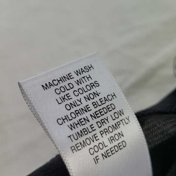 Very sexy Apt. 9 Paisley sleeveless top. - Picture 5 of 5